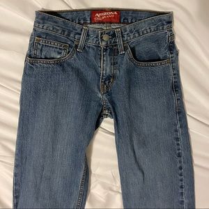 Arizona Jeans Co. women’s size 4 straight leg mid-rise jeans
